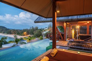 Outdoor pool, pool loungers - Surin Beach Luxury Villa (Kamala)
