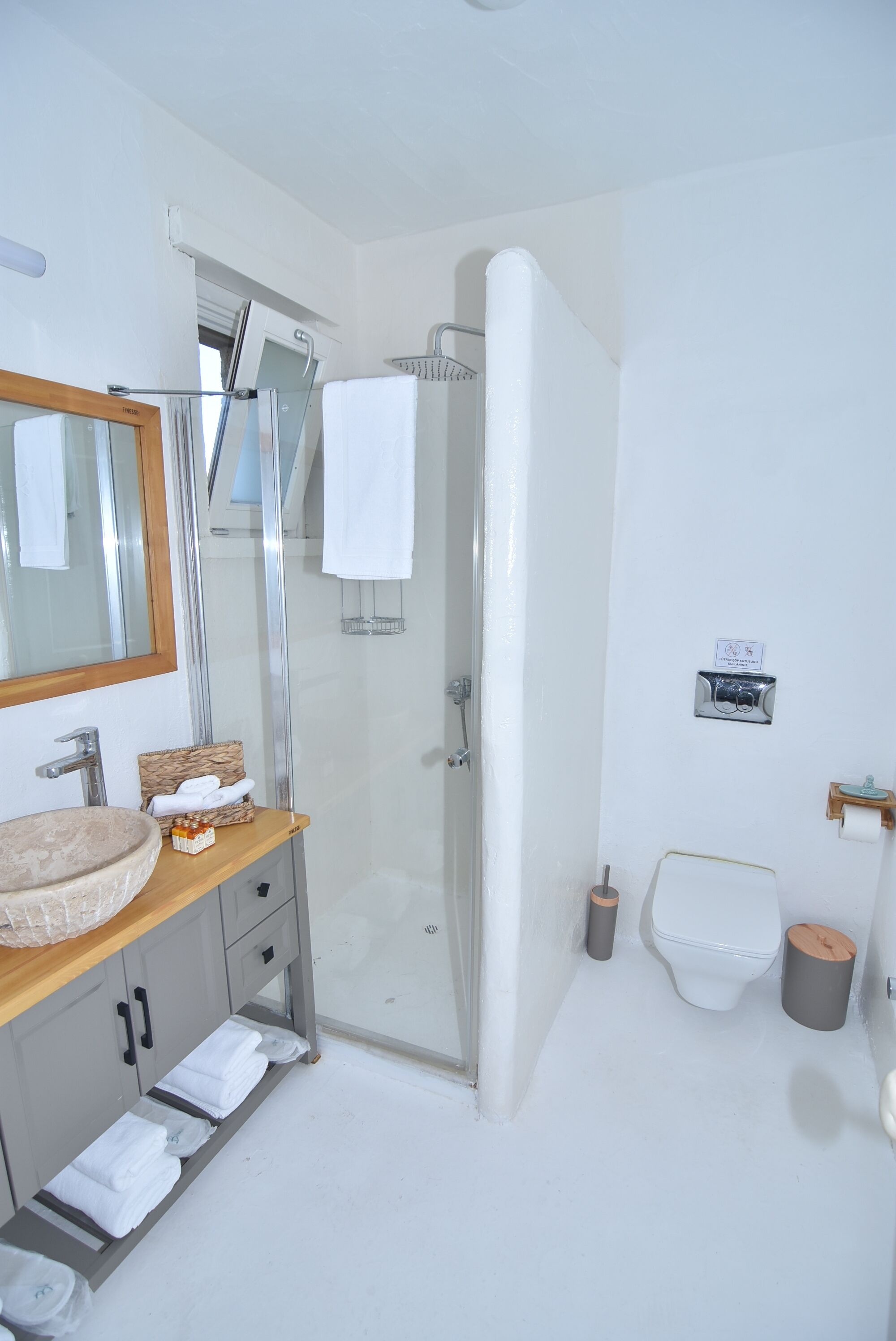 standard room | bathroom | shower, free toiletries, hair dryer, slippers