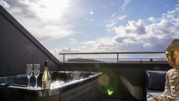 Studio Suite | Hiên