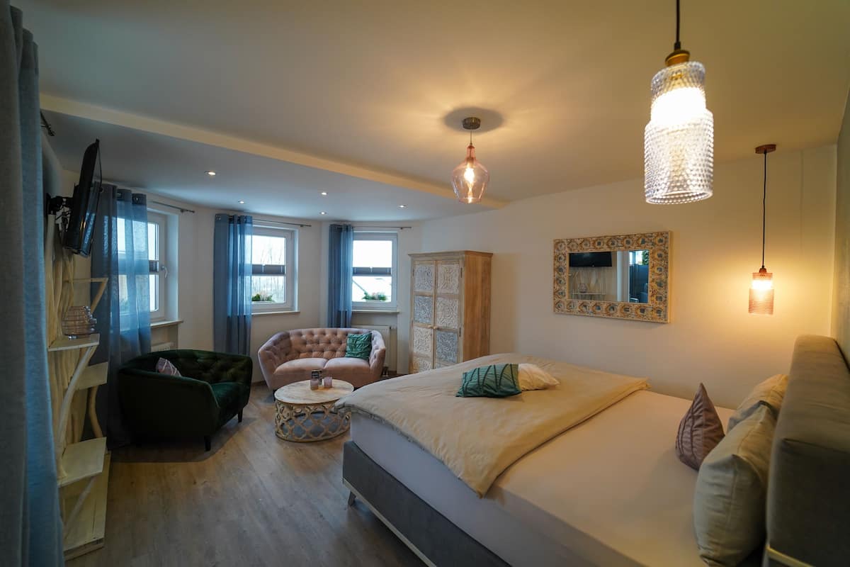 Apartemen, 1 kamar tidur, lantai dasar | 2 kamar tidur, brankas, tirai kedap cahaya, dan Wi-Fi gratis