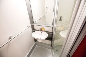 Kamer, 1 tweepersoonsbed | Badkamer met douche