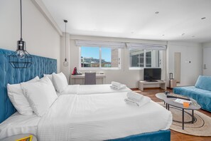 Delight Suite with Acropolis View | 1 makuuhuone, ylelliset vuodevaatteet, tallelokero huoneessa, työpöytä