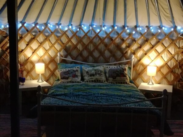 Traditional Tent, 1 Double Bed, Garden View | Individually decorated, individually furnished, iron/ironing board