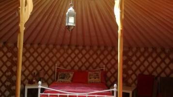 Tenda, 1 Tempat Tidur Double, pemandangan kebun | Didekorasi berbeda-beda dan dilengkapi dengan perabotan berbeda-beda