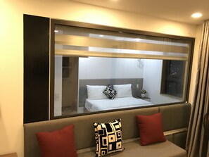 2 habitaciones, escritorio, tabla de planchar con plancha y wifi gratis 