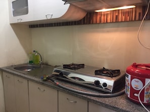 Fridge, stovetop, cookware/dishes/utensils, paper towels