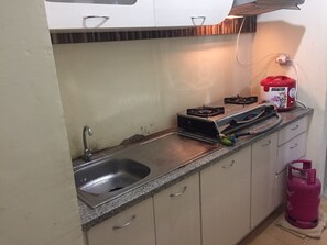 Fridge, stovetop, cookware/dishes/utensils, paper towels