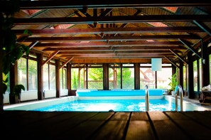 Piscina interna, 2 piscinas externas