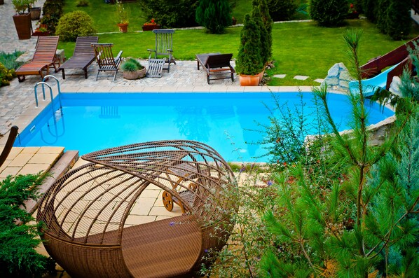 Indoor pool, 2 outdoor pools