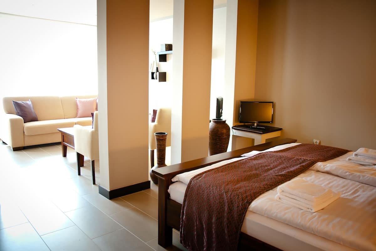 Superior Apartment | In-room safe, free cots/infant beds, free WiFi, bed sheets