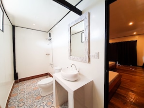 Family Room | Bathroom | Shower, free toiletries, bidet, towels - Keira Tourist Inn (El Nido)