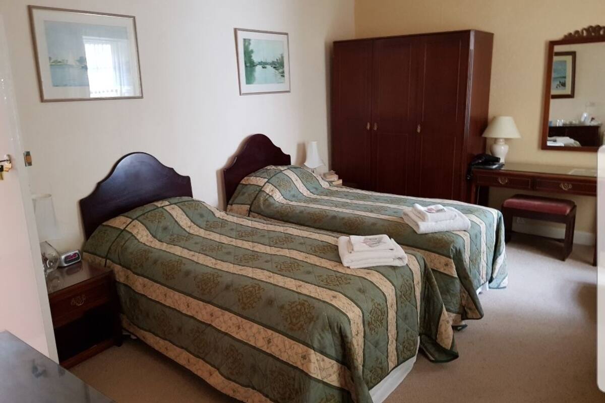 Twin Room, 2 Twin Beds, Garden View | WiFi (free), bed sheets