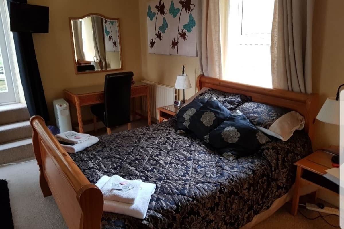 Deluxe-Doppelzimmer, 1 King-Bett, Gartenblick | Kostenloses WLAN, Bettwäsche