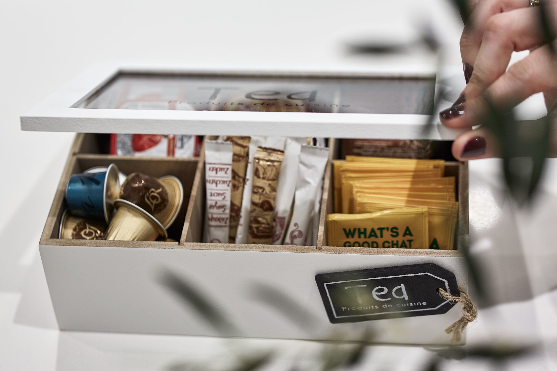 A drawer with various food items, including cans and packaged goods, labeled with 'ed' and 'Products de cuisine'.