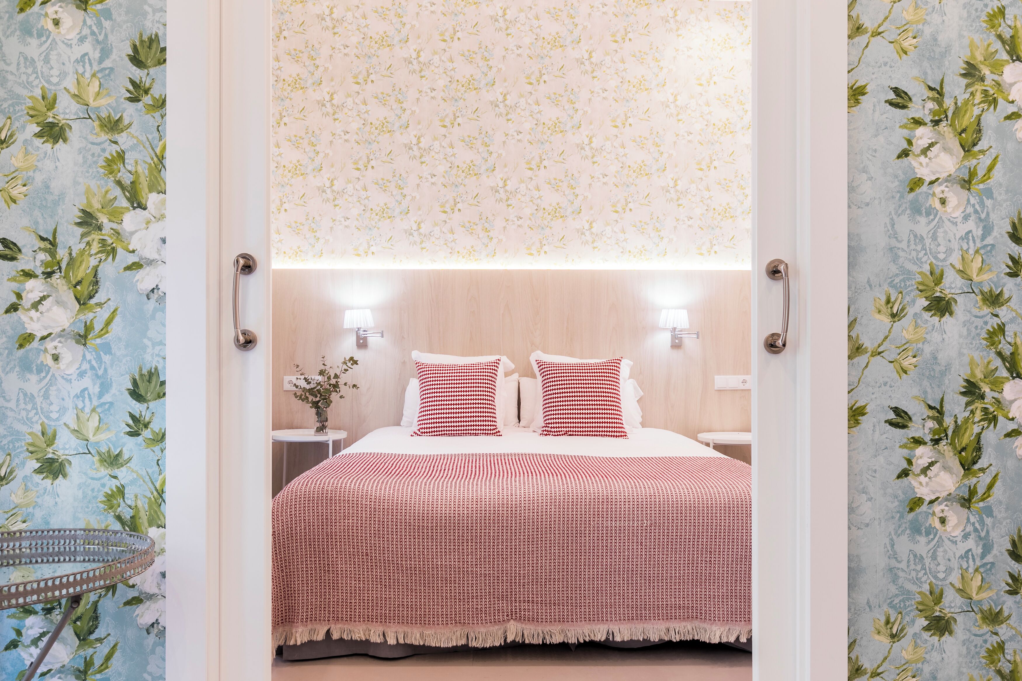 1 多间卧室、客房内保险箱、办公桌、隔音