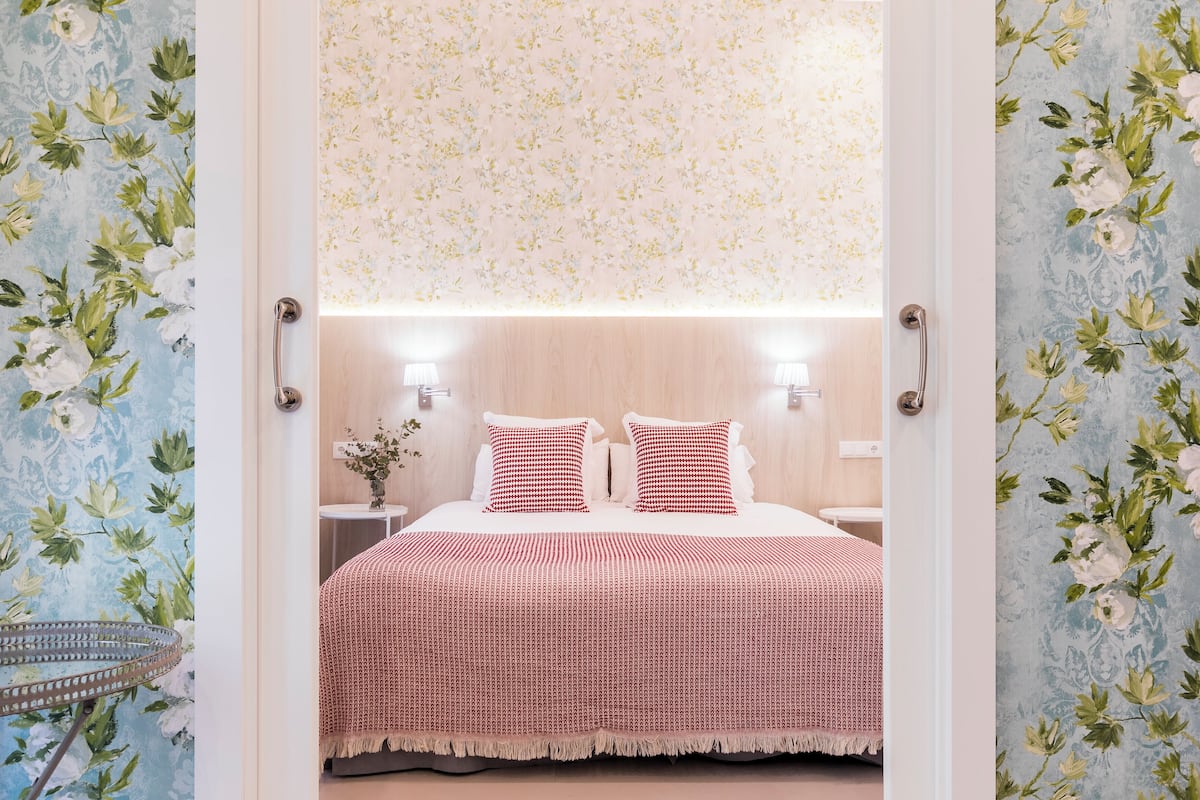 Apartment, 1 Bedroom (Exterior) | 1 bedroom, in-room safe, desk, soundproofing