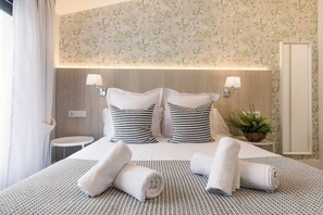 Apartamento, 1 quarto, terraço | 1 quarto, cofres nos quartos, escrivaninha, quartos à prova de som