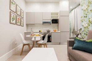Private kitchen - Feelathome San Marcos Apartments (Madrid)