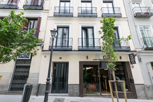 Front of property - Feelathome San Marcos Apartments (Madrid)