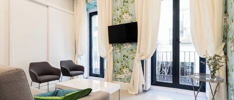 Apartment, 1 Bedroom (Exterior) | Ruang tamu | TV skrin rata