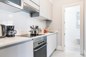 Departamento, 1 habitación, Terraza | Cocina privada | Refrigerador con congelador, microondas, horno y parrilla de estufa 