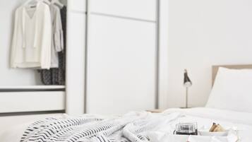 Apartment, 1 Bedroom | Egyptian cotton sheets, premium bedding, laptop workspace, soundproofing