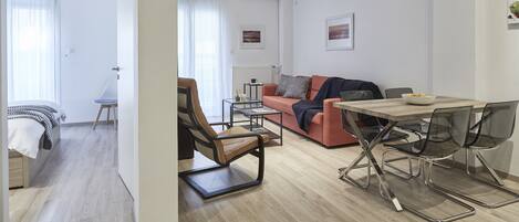 Apartment, 1 Schlafzimmer | Wohnbereich | Flachbildfernseher