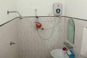 Shower - Senaro Holiday Resort (Udugama)