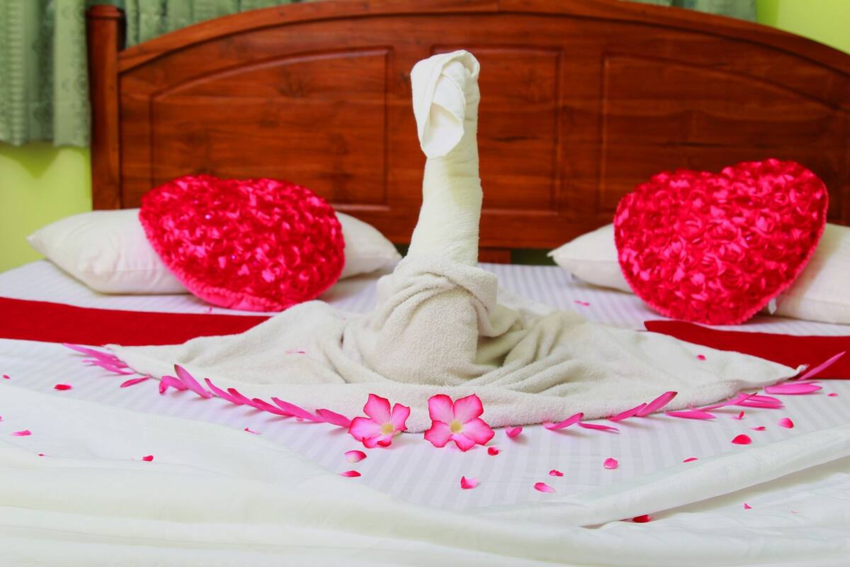 Deluxe Double Room, 2 Twin Beds, Mountain View | 1 bedroom, desk, WiFi (free)