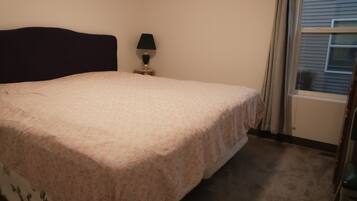 2 Schlafzimmer, Zimmersafe, Schreibtisch, Bügeleisen/Bügelbrett