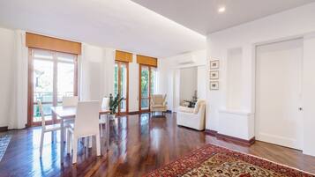 Lejlighed - 3 soveværelser | Spisning på værelset