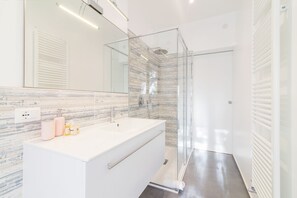 Apartment, 3 Bedrooms | Bathroom | Hair dryer, bidet, towels, soap - Padova - Via Faggin 47A (Padova)