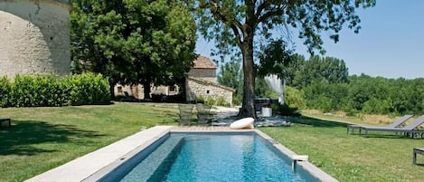 Outdoor pool, sun loungers