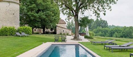 Outdoor pool, sun loungers