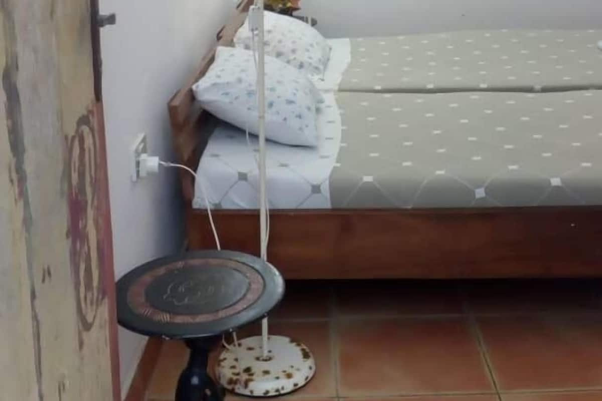 Basic Twin Room | Iron/ironing board, rollaway beds, bed sheets