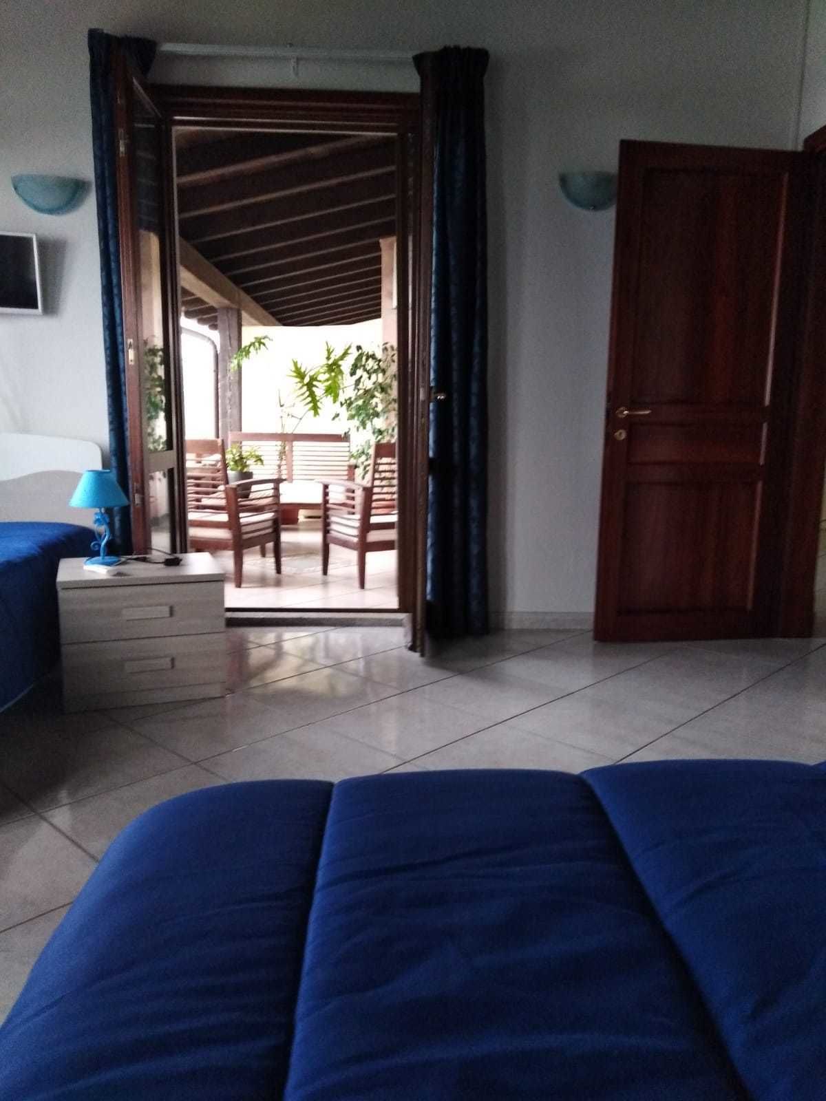 Quarto casal ou duplo, várias camas, terraço (5 pax) | Comodidades do quarto