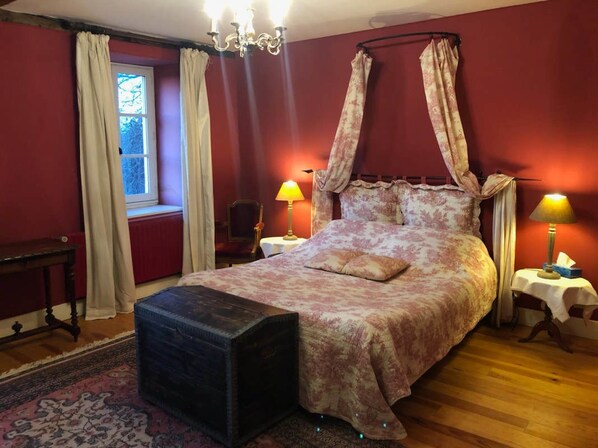 Individually decorated, individually furnished, soundproofing