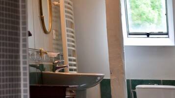 Kamer, uitzicht op tuin | Badkamer | Badjassen