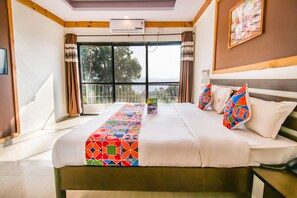 Executive Room | Desk, rollaway beds, free WiFi