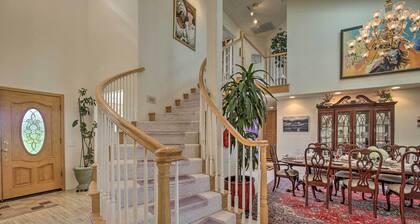 ¡NUEVO! Lavish El Cajon Home w / Grill Station + 3 Decks