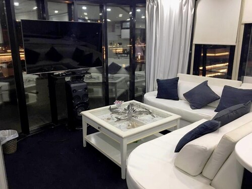 Yacht The HouseBoat Mermaid/ Burj Khalifa View