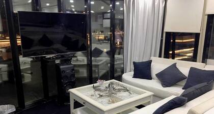 Yacht The HouseBoat Mermaid / Burj Khalifa anzeigen