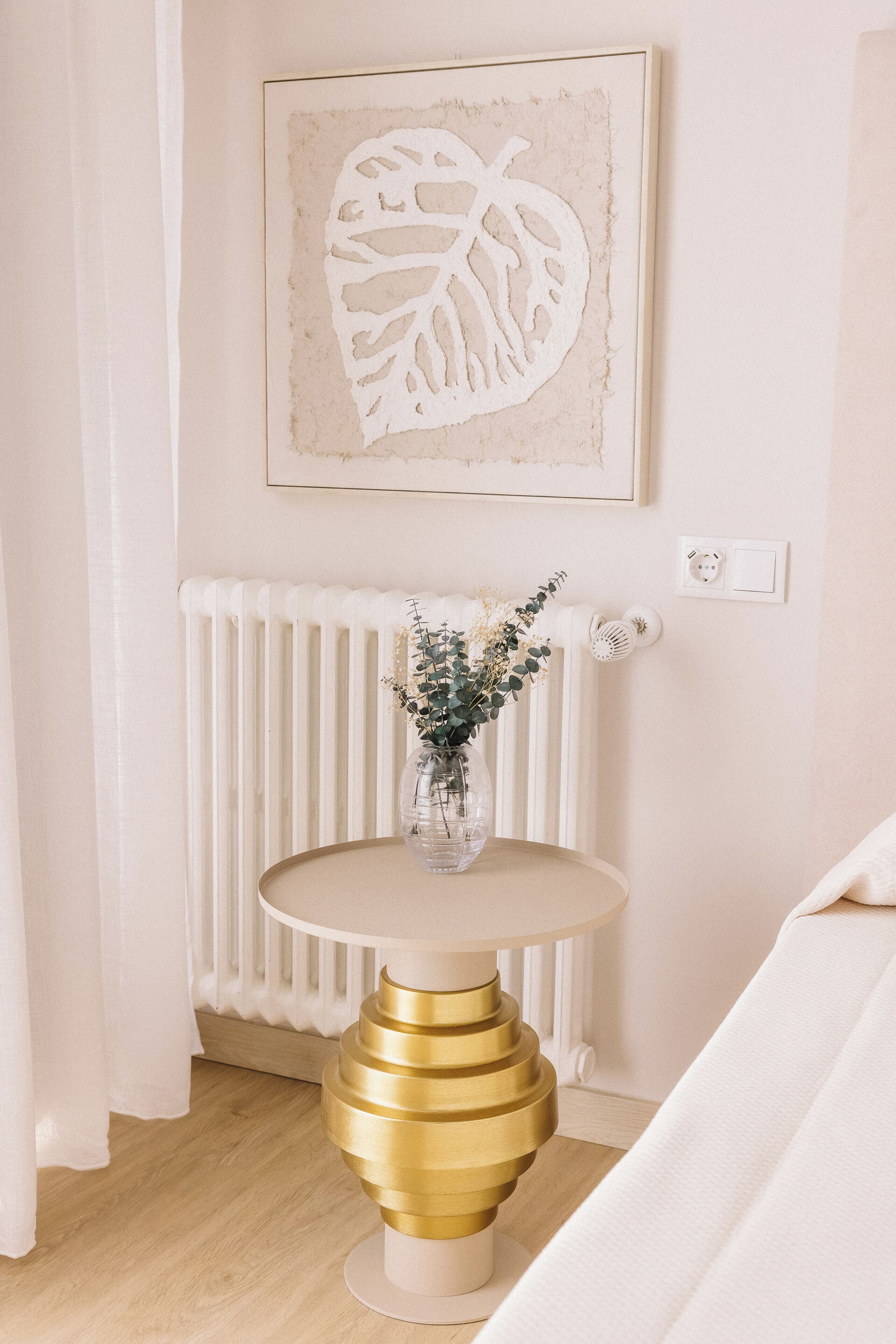 高级房 | 办公桌、遮光窗帘、免费 WiFi、床单