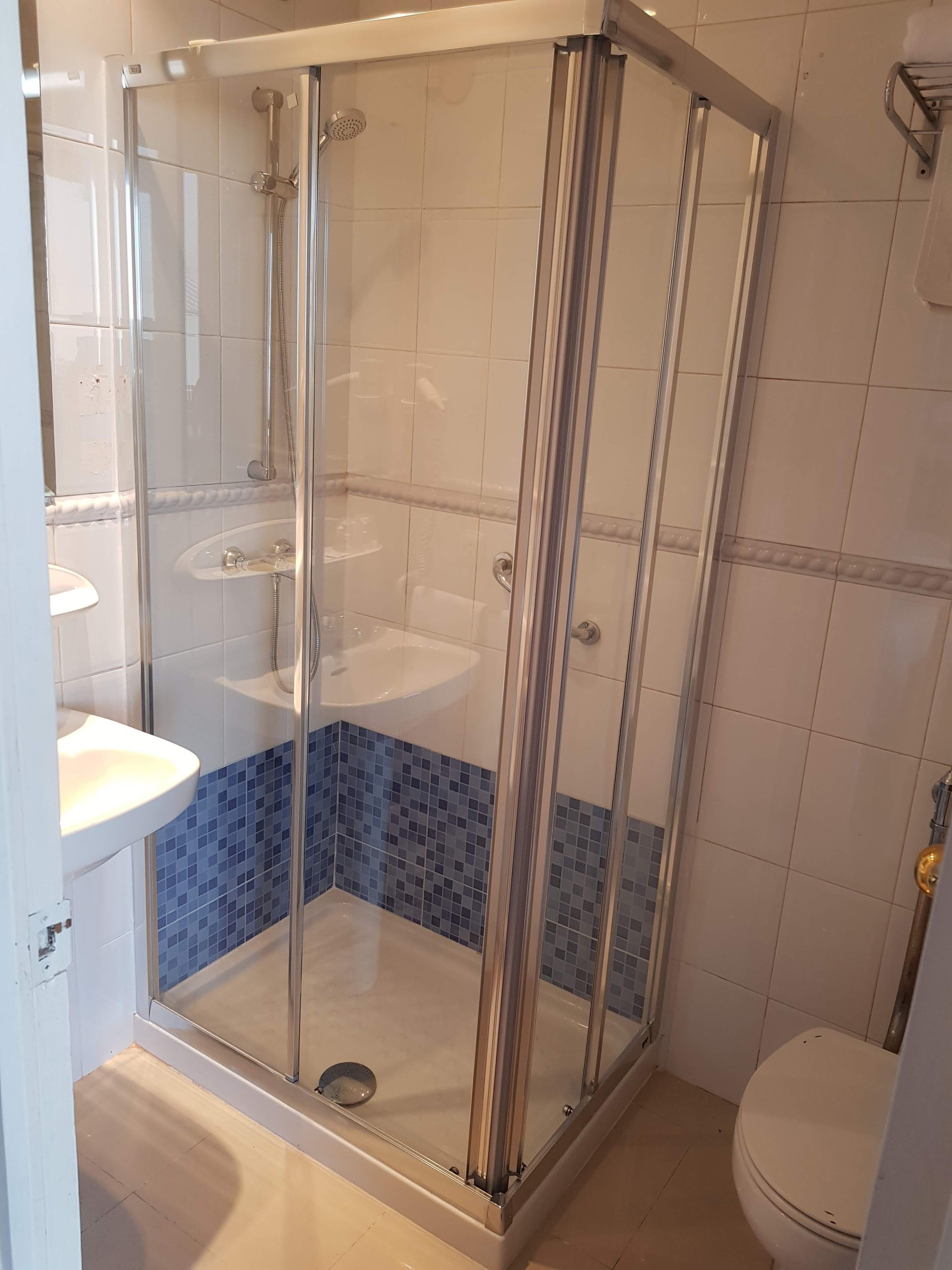 single room | bathroom | shower, free toiletries, hair dryer