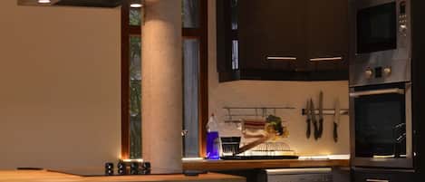 Appartement Classique, vue jardin | Cuisine privée | Cafetière/bouilloire, bouilloire électrique