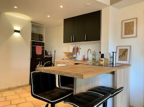 Family Apartment, Garden View | Private kitchen | Coffee/tea maker, electric kettle