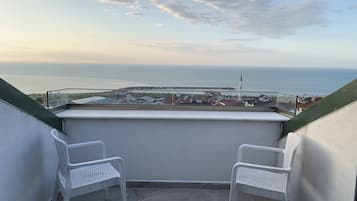 Royal-suite - terrasse - havudsigt | Minibar, pengeskab på værelset, skrivebord