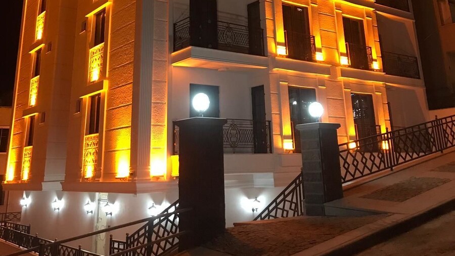 White Golden Suite Hotel