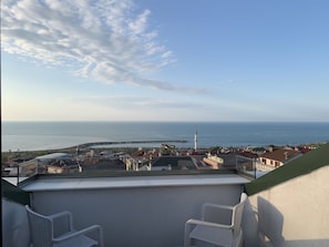 Suite Royal, Terraza, vista al mar | Terraza o patio