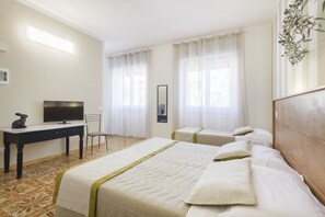 Comfort Quadruple Room | In-room safe, individually decorated, individually furnished, desk -  B&B Villa Ginevra (Otranto)